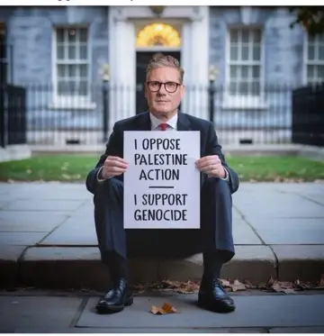 Starmer-sitting-by-the-street-I-SUPPORT GENOCIDE